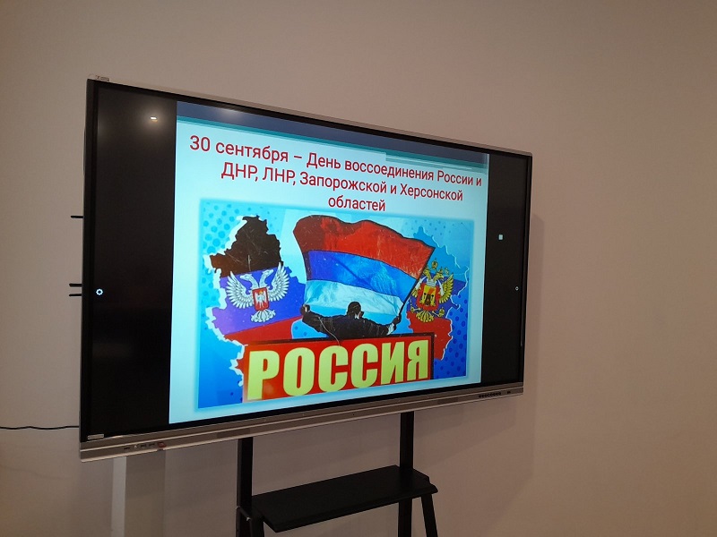 Провели патриотический час &amp;quot;Одна страна, одна семья, одна Россия!&amp;quot;.