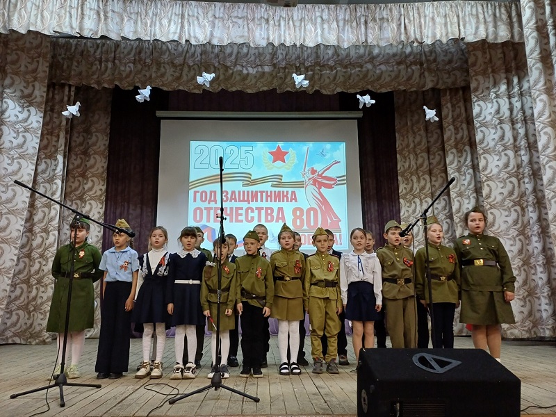 Прошёл фестиваль военно-патриотической песни.