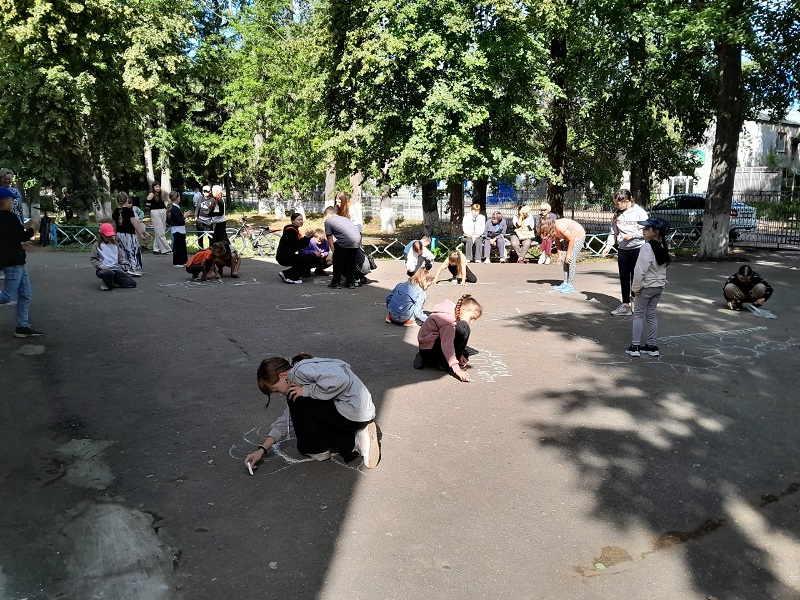 Открылась галерея под открытым небом.